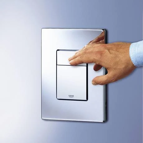 Grohe Skate Cosmopolitan WC Wall Flush Plate - 38732000 5 Grohe Skate Cosmopolitan WC Wall Flush Plate - 38732000 - Image 3